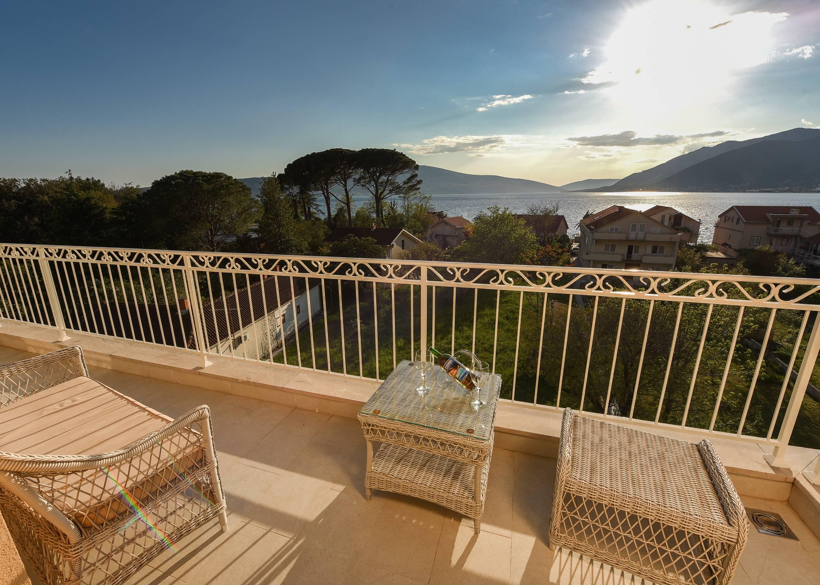 Sea Point Apart Hotel Tivat Ngoại thất bức ảnh