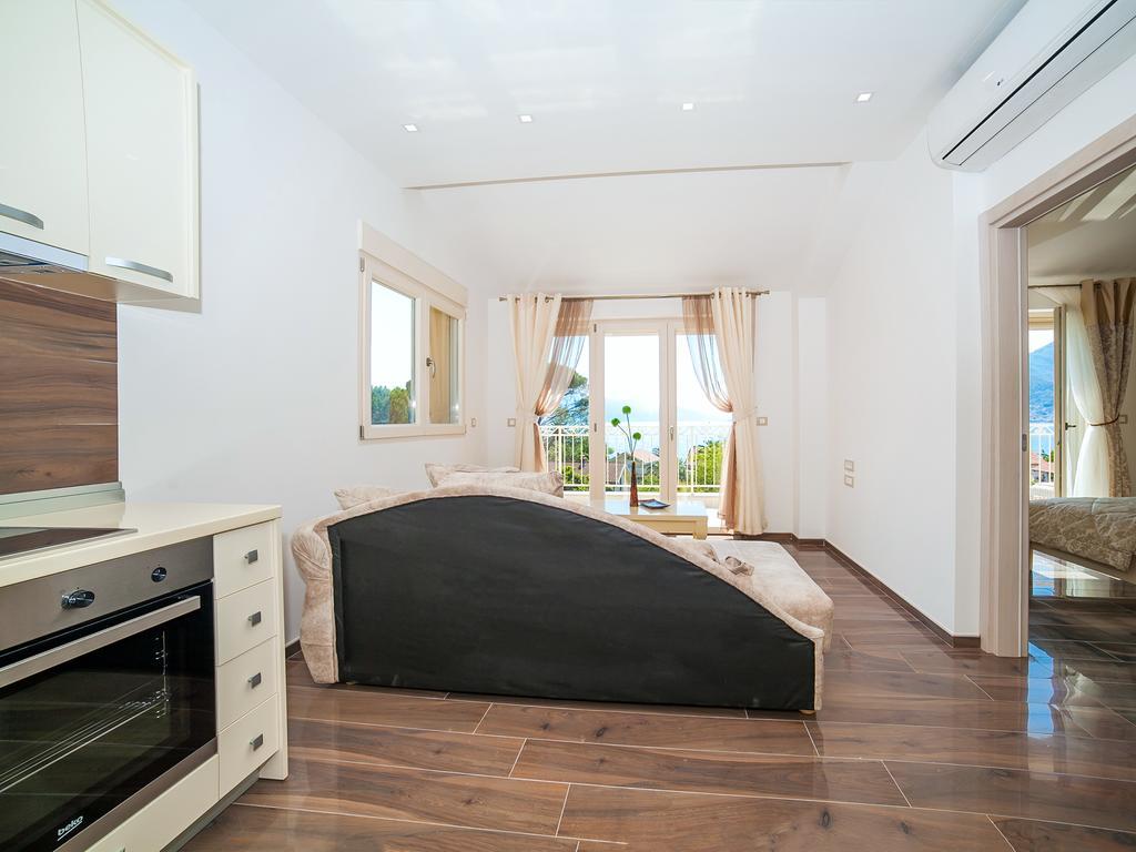 Sea Point Apart Hotel Tivat Ngoại thất bức ảnh