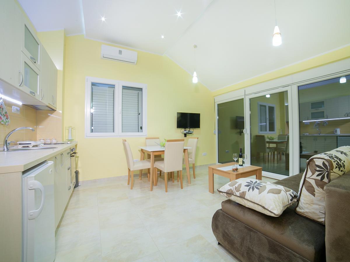Sea Point Apart Hotel Tivat Ngoại thất bức ảnh