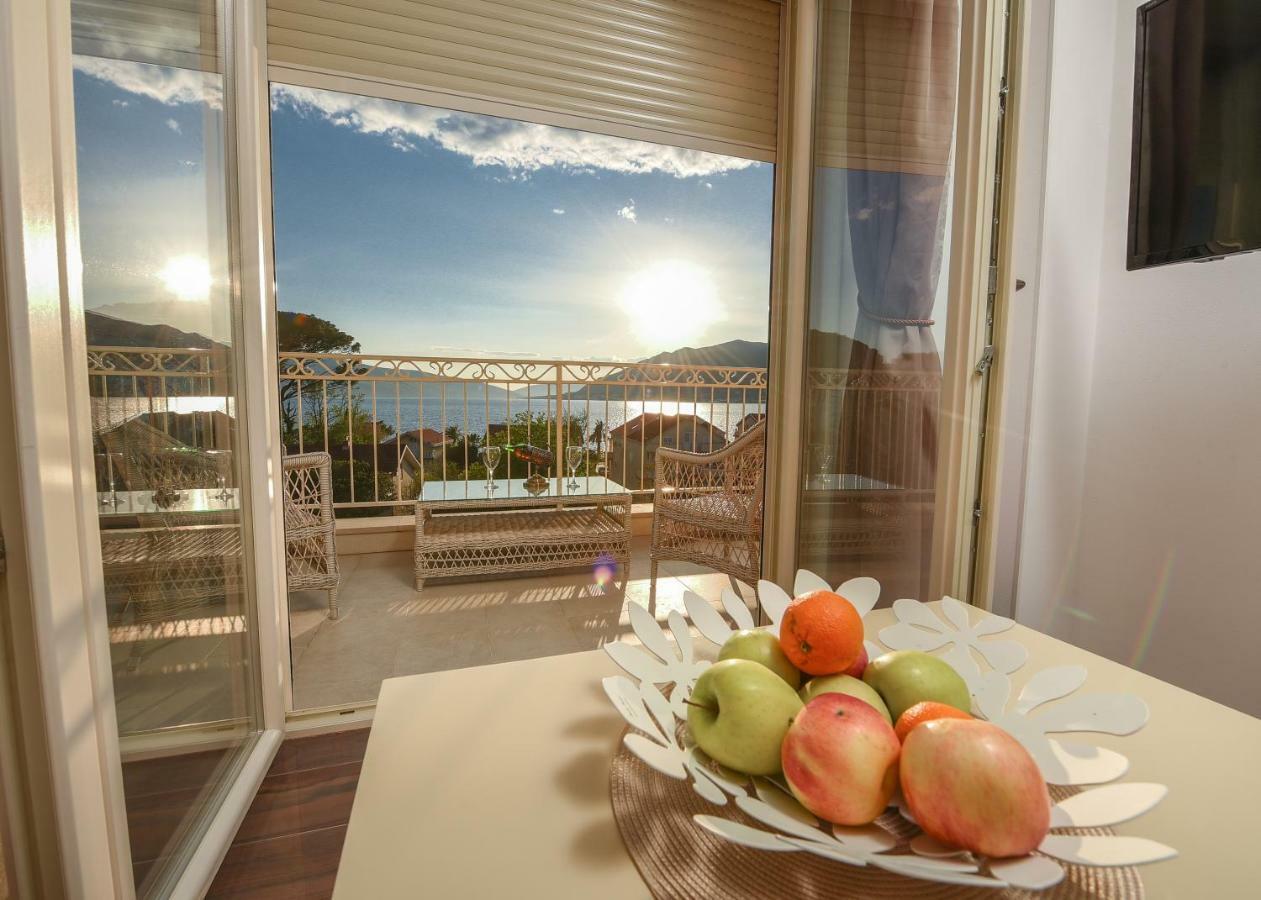 Sea Point Apart Hotel Tivat Ngoại thất bức ảnh